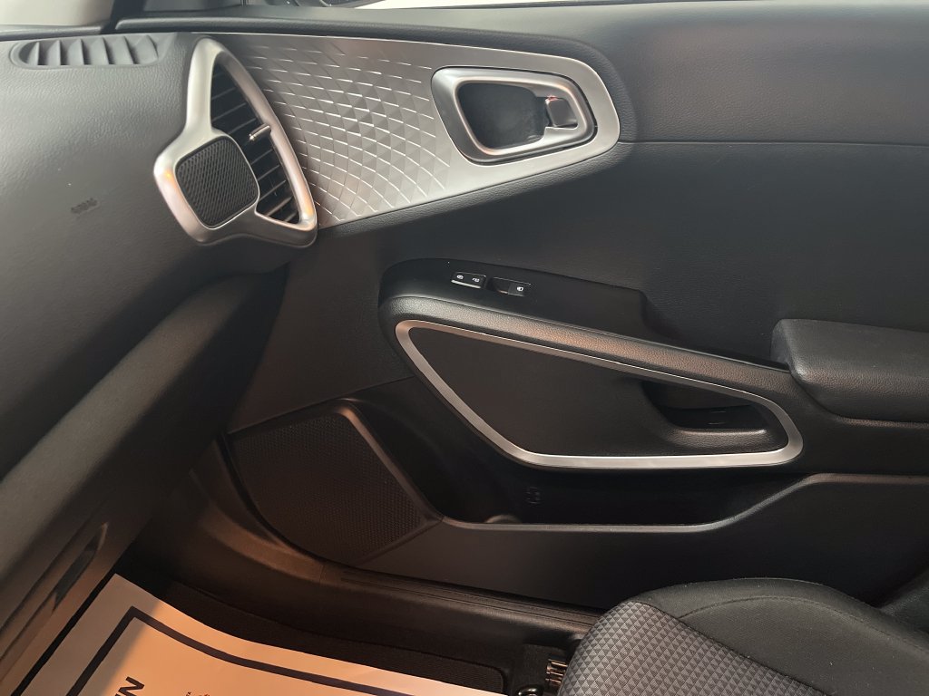 Certified 2025 Kia Soul LX FWD image 22