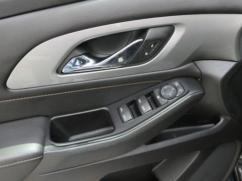 Used 2019 Chevrolet Traverse LT image 13