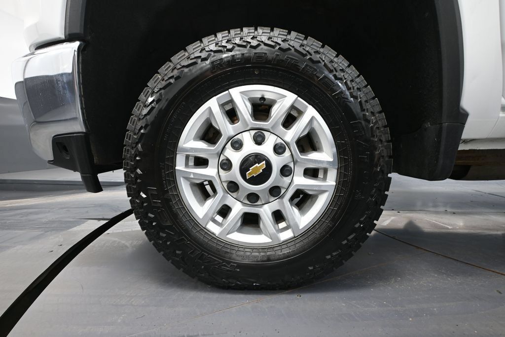 Used 2022 Chevrolet Silverado 2500 LT AWD/4WD image 13