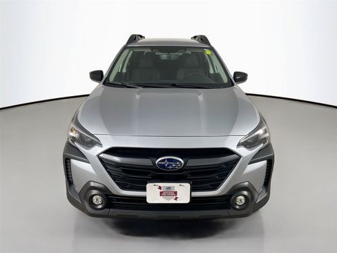 Used 2025 Subaru Outback Premium AWD/4WD image 3