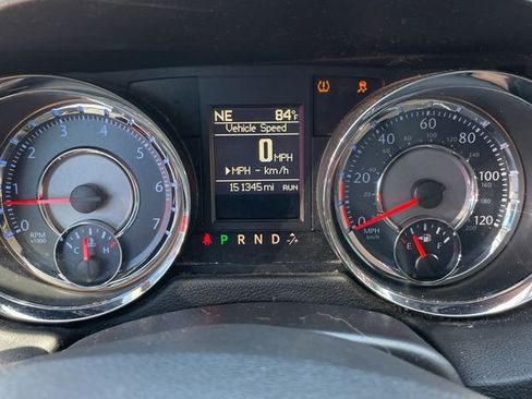 Used 2015 Chrysler Town & Country Limited image 15