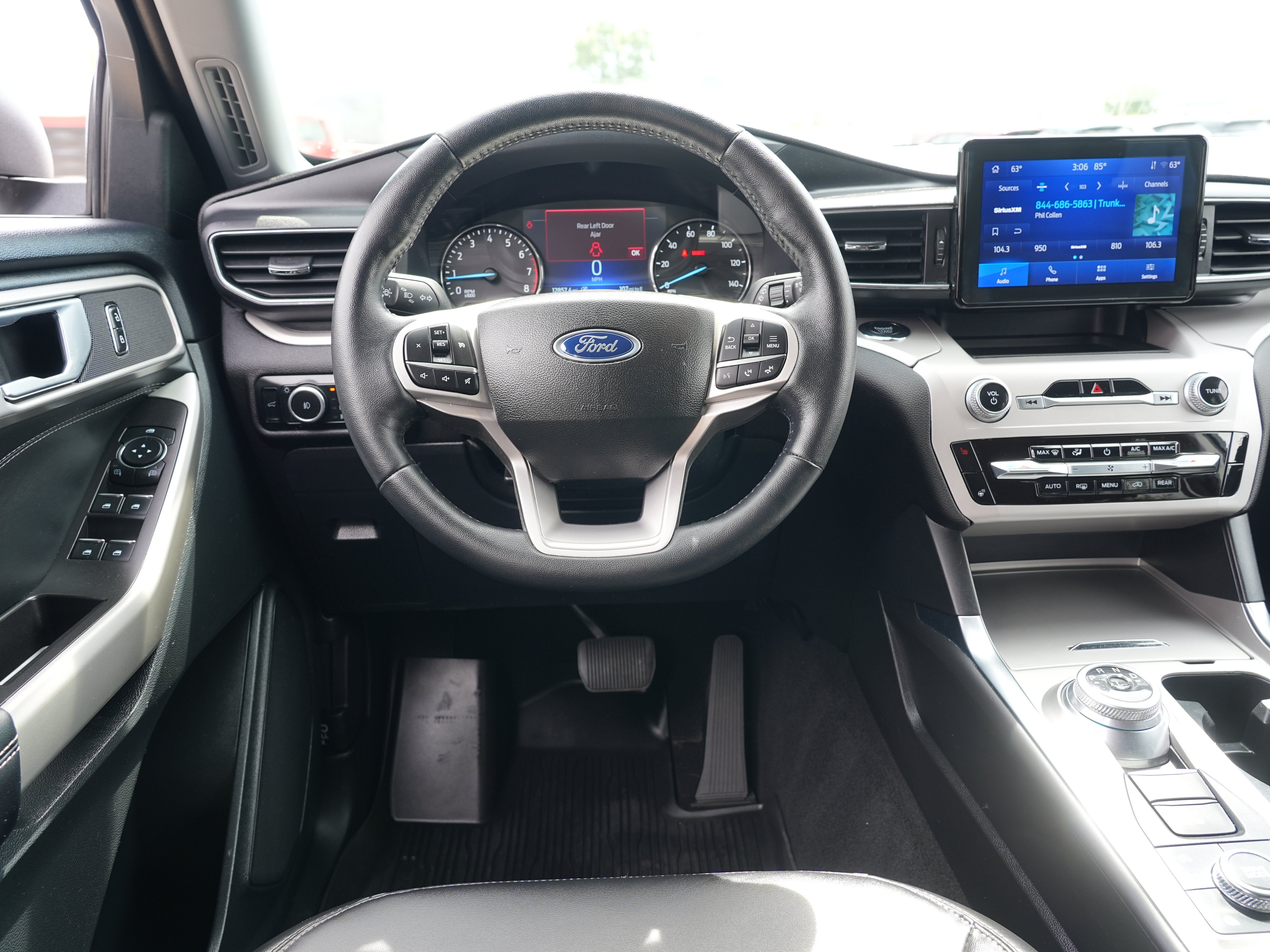 Used 2023 Ford Explorer XLT w/ Equipment Group 202A AWD/4WD image 23