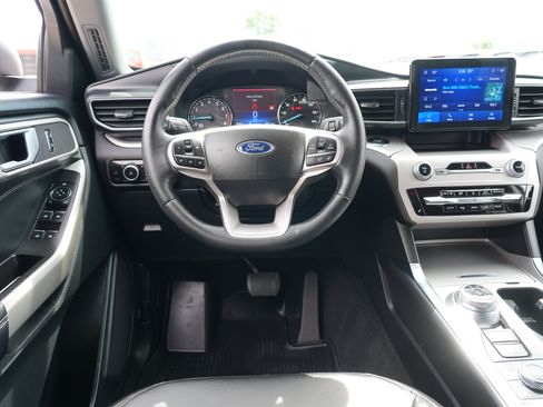 Used 2023 Ford Explorer XLT w/ Equipment Group 202A AWD/4WD image 23