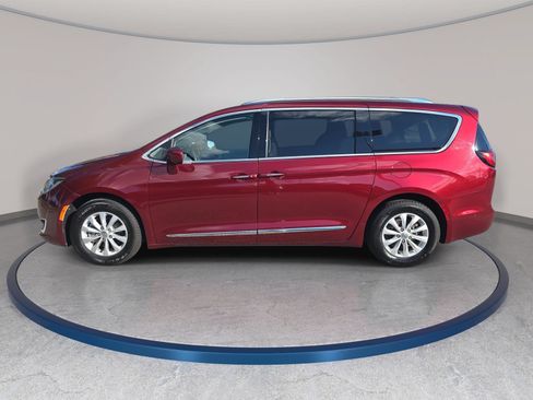 Used 2019 Chrysler Pacifica Touring-L w/ Advanced Safetytec Group FWD image 8