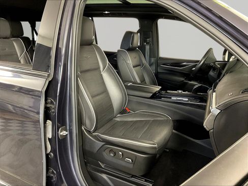 Used 2022 Cadillac Escalade ESV Sport AWD/4WD image 30