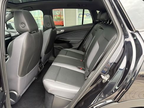 Certified 2023 Volkswagen ID.4 Pro S Plus image 12