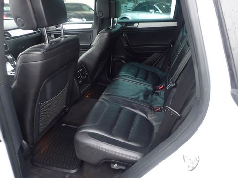 Used 2014 Volkswagen Touareg VR6 AWD/4WD image 10