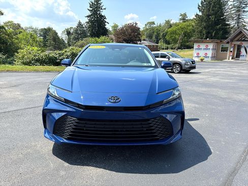 Used 2025 Toyota Camry image 2