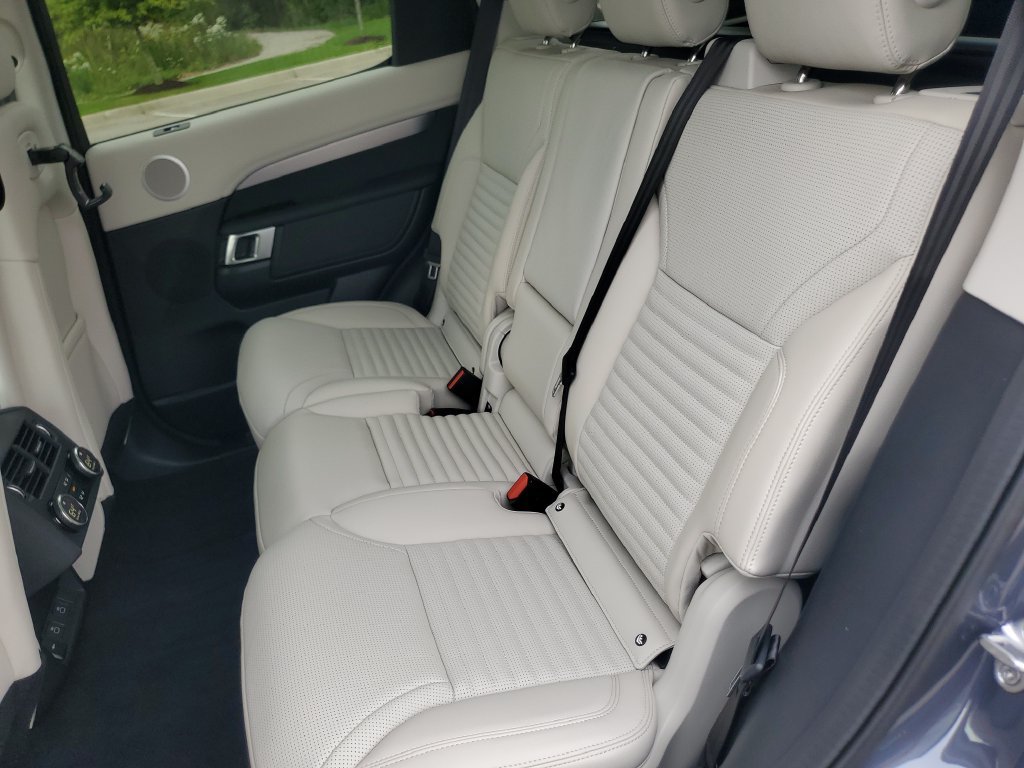New 2026 Land Rover Discovery Dynamic SE AWD/4WD image 32