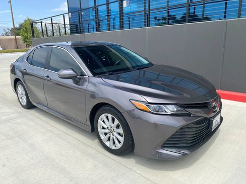Used 2020 Toyota Camry LE w/ Carpet Mat Package FWD image 11