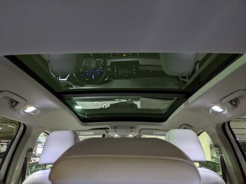 New 2025 Volkswagen Taos SE image 15