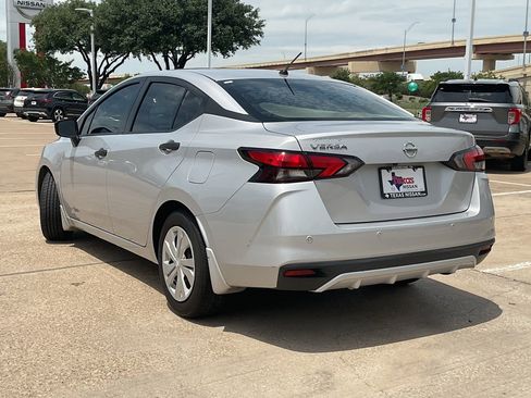 Used 2020 Nissan Versa S FWD image 7
