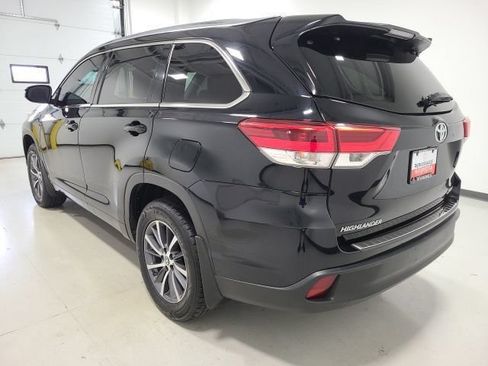 Used 2018 Toyota Highlander XLE AWD/4WD image 12