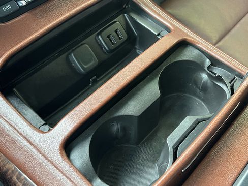 Used 2017 Chevrolet Suburban Premier image 32