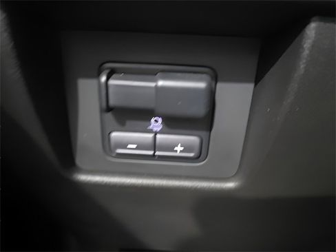 Used 2024 Chevrolet Colorado Z71 w/ Z71 Convenience Package 2 image 32