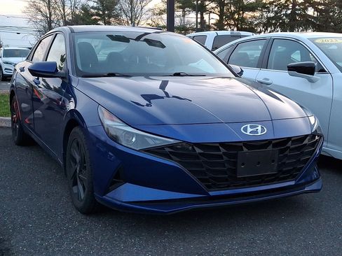 Used 2023 Hyundai Elantra SEL w/ Winter Weather Package image 5