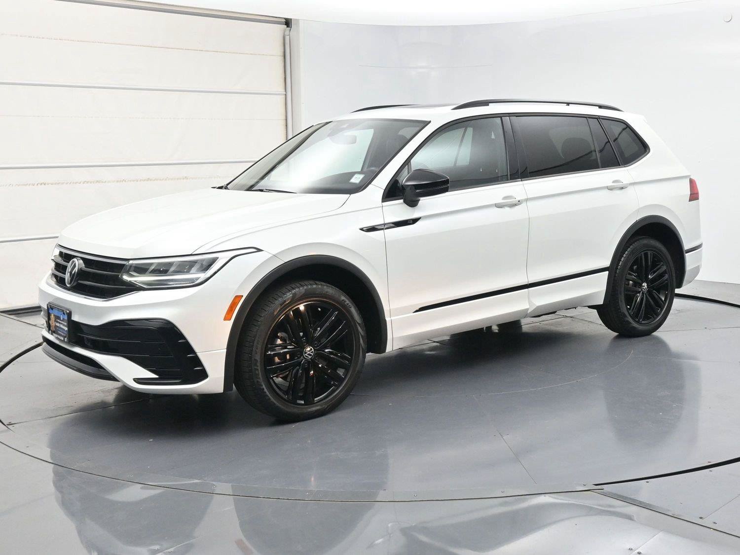 Used 2022 Volkswagen Tiguan SE R-Line AWD/4WD image 22