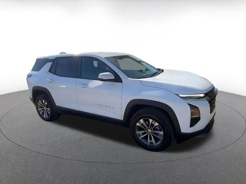 Used 2025 Chevrolet Equinox LT image 2