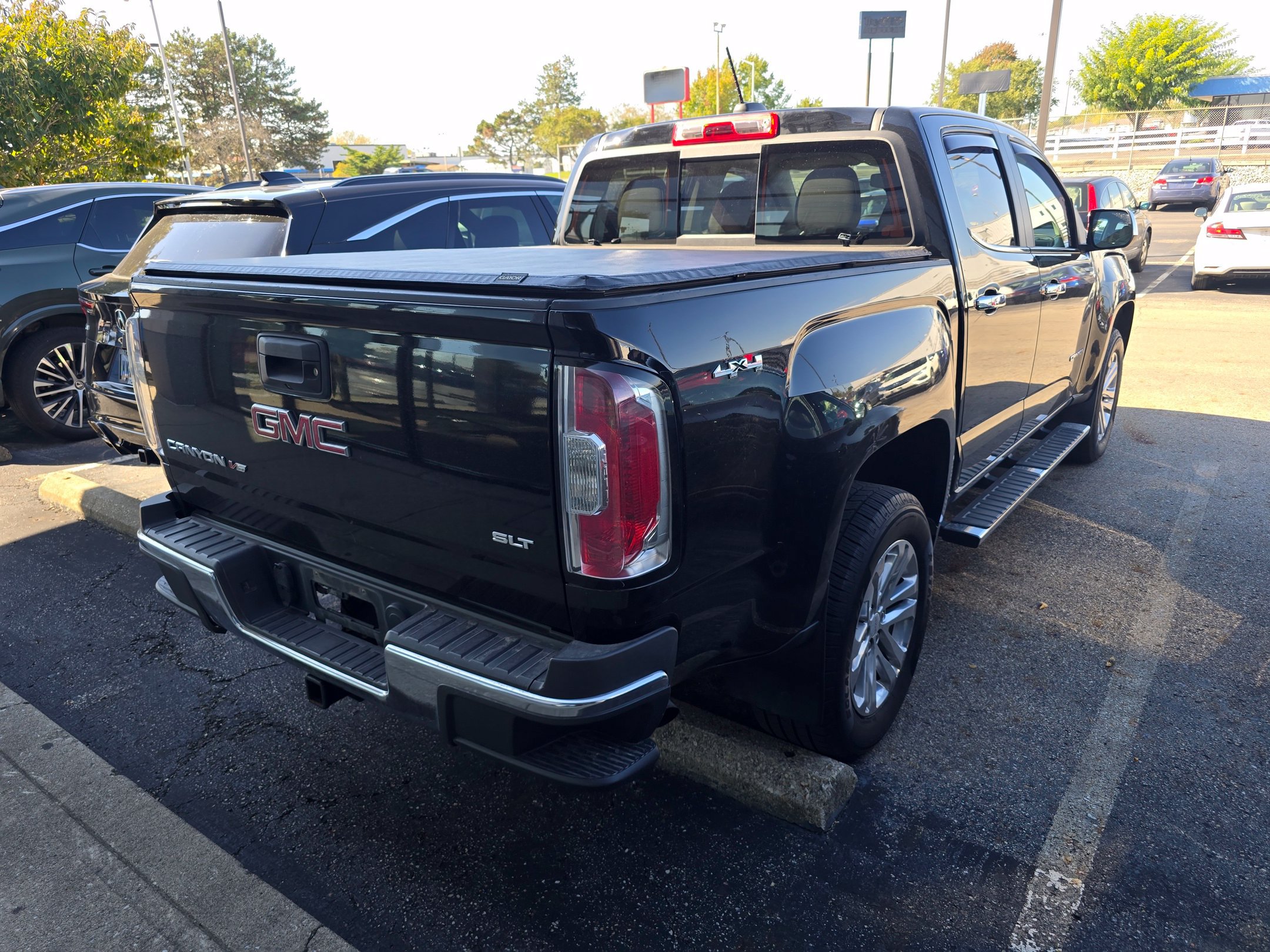 Used 2017 GMC Canyon SLT w/ Driver Alert Package AWD/4WD image 3