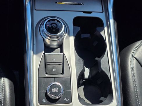 Used 2022 Ford Explorer XLT w/ Equipment Group 202A AWD/4WD image 24
