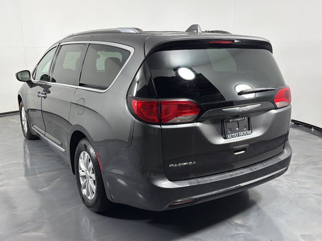 Used 2019 Chrysler Pacifica Touring-L FWD image 7