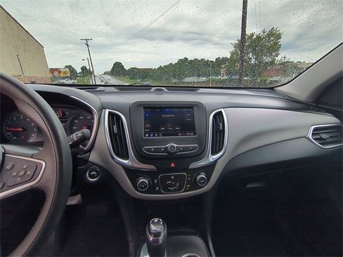 Used 2020 Chevrolet Equinox LS image 11