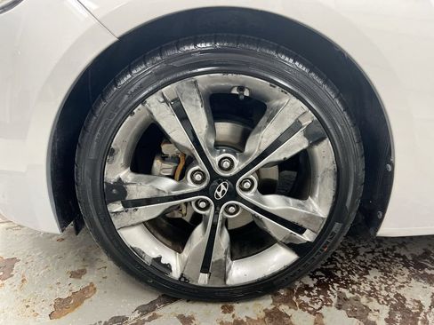 Used 2016 Hyundai Veloster w/ Option Group 02 FWD image 27