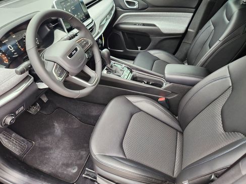 New 2026 Jeep Compass Latitude image 13