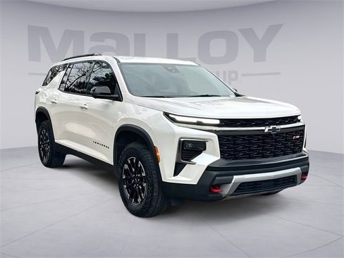 Used 2024 Chevrolet Traverse Z71 image 1