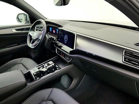 Used 2025 Volkswagen Atlas Cross Sport SE image 23