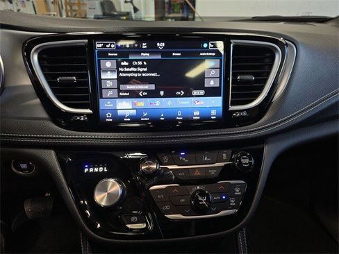 New 2026 Chrysler Pacifica Limited image 22