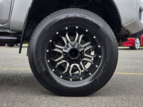 Used 2012 Toyota Tacoma 4x4 Double Cab image 38