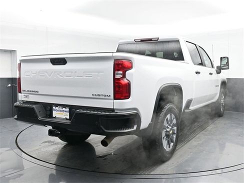 Used 2024 Chevrolet Silverado 2500 Custom w/ Custom Value Package image 9