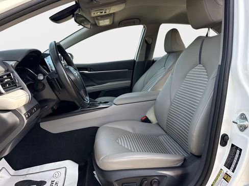 Used 2024 Toyota Camry SE image 18