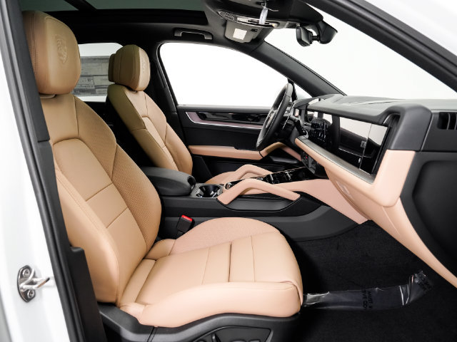 Certified 2026 Porsche Cayenne AWD/4WD image 24