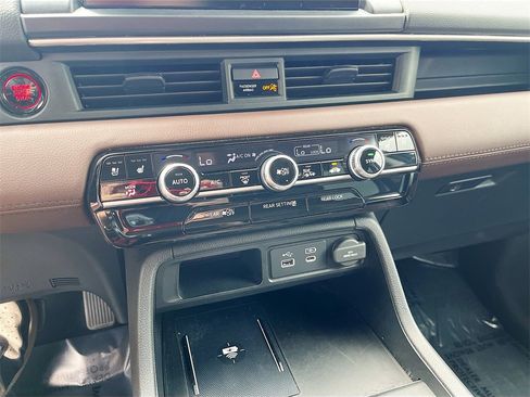 Used 2024 Honda Pilot Elite image 16