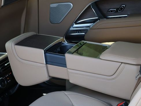 New 2026 Land Rover Range Rover Long Wheelbase Autobiography AWD/4WD image 19