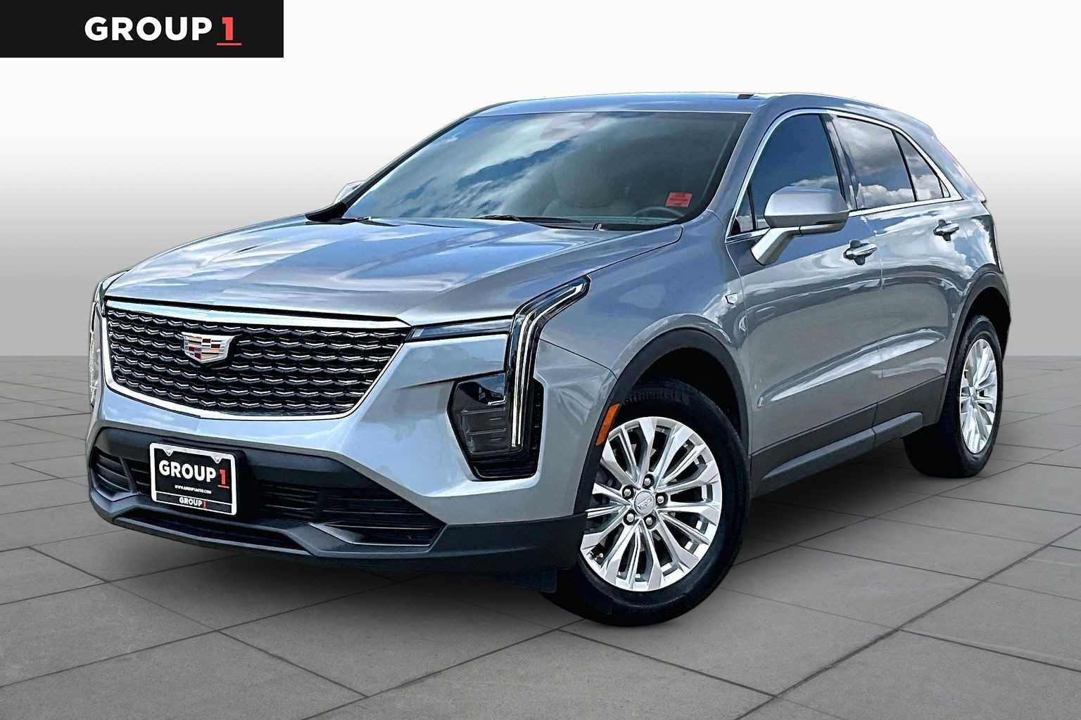Used 2024 Cadillac XT4 Luxury w/ Cold Weather Package FWD image 1