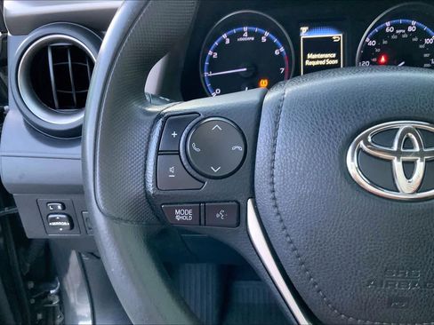 Used 2018 Toyota RAV4 LE FWD image 23