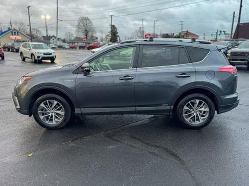 Used 2017 Toyota RAV4 XLE image 4