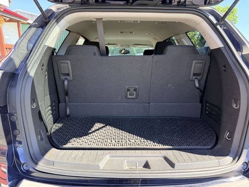 Used 2017 Chevrolet Traverse LT FWD image 5