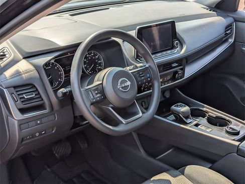 Used 2024 Nissan Rogue SV image 12
