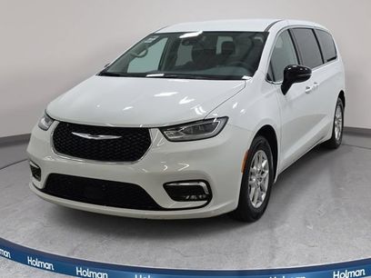 Used 2024 Chrysler Pacifica Touring-L