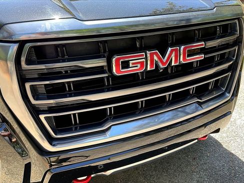Used 2024 GMC Yukon AT4 w/ Technology Package AWD/4WD image 33