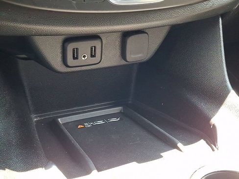 Used 2023 Chevrolet Traverse LT AWD/4WD image 24