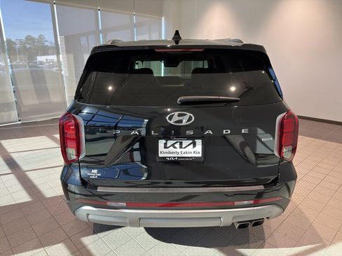 Used 2024 Hyundai Palisade Limited image 4