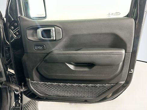 Used 2023 Jeep Wrangler Sahara AWD/4WD image 31