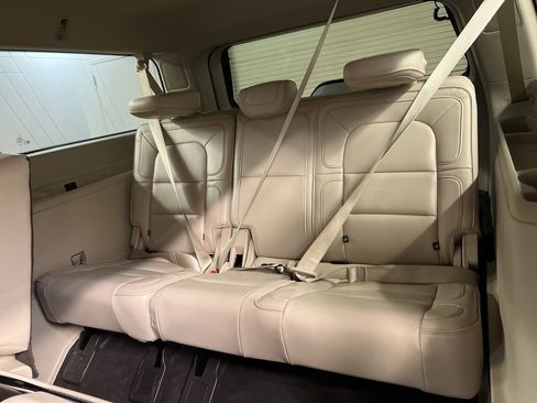 Used 2019 Lincoln Navigator L Reserve image 34