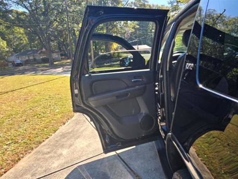 Used 2013 Chevrolet Tahoe LTZ image 18