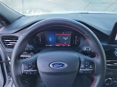 Used 2023 Ford Escape ST-Line image 19
